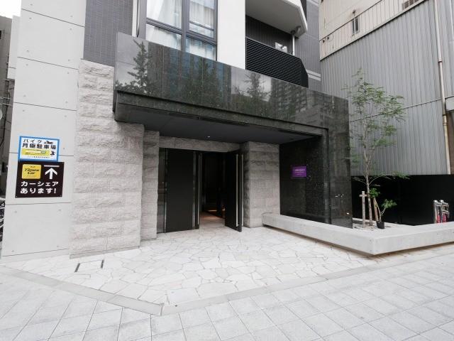エントランス　落ち着いたエントランスです
