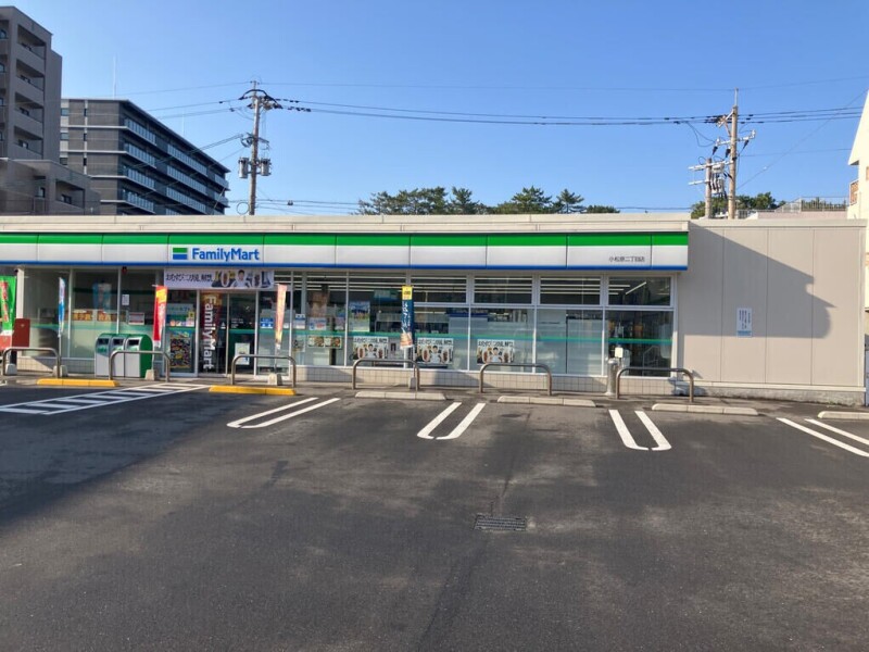 コンビニ　ファミリーマート小松原二丁目店（コンビニ）まで318m