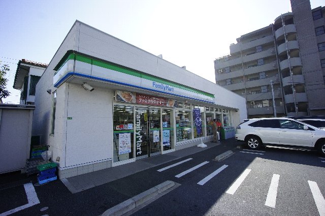 コンビニ　ファミリーマート 船橋湊町店（コンビニ）まで752m