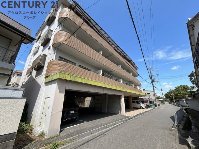 建物外観　敷地内に駐車場あります！
