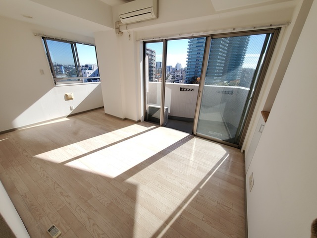 居室・リビング　２面採光のお部屋