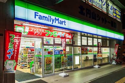 コンビニ　ファミリーマート札幌北5条店（コンビニ）まで229m