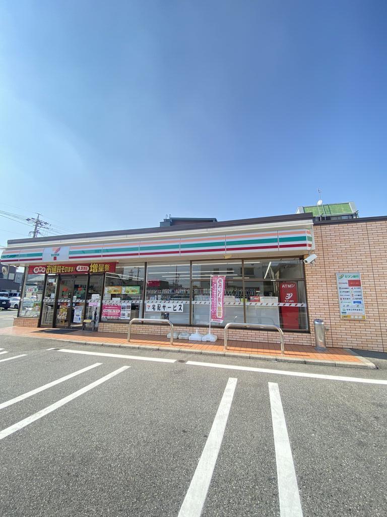 コンビニ　セブンイレブン名古屋三吉町4丁目店（コンビニ）まで119m