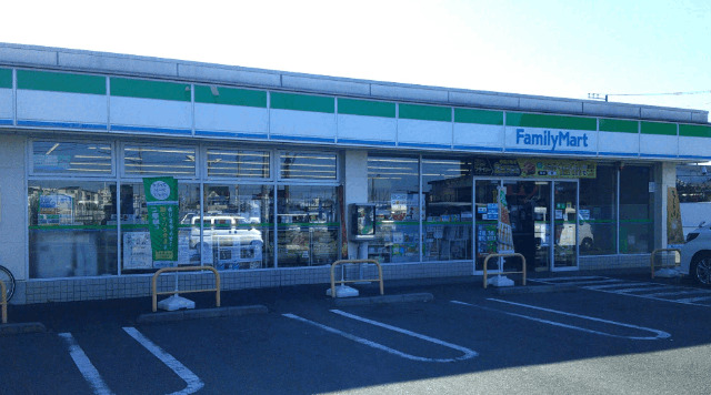 コンビニ　ファミリーマートさいたま松本店（コンビニ）まで534m
