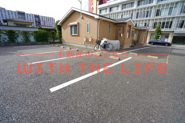駐車場　駐車場があるので、車を買う予定の方も安心です