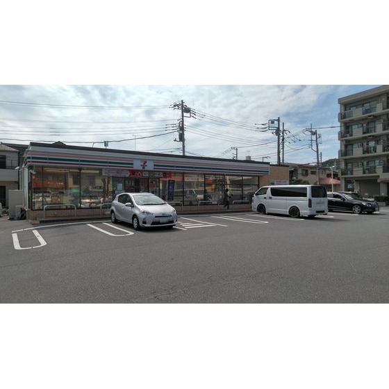 コンビニ　セブンイレブン横浜六浦１丁目店（コンビニ）まで897m