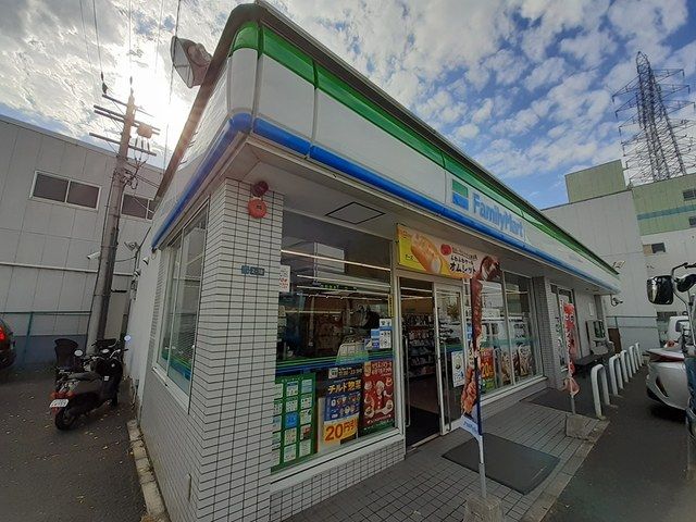 コンビニ　ファミリーマート様（コンビニ）まで383m
