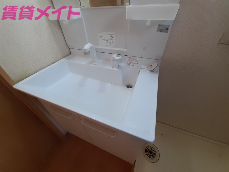 洗面設備　同建物別部屋写真です