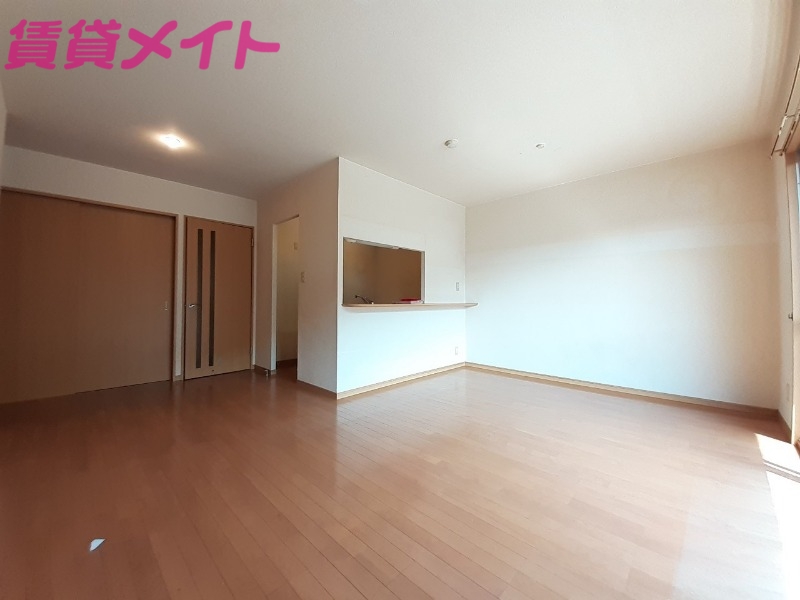 居室・リビング　同建物別部屋写真です