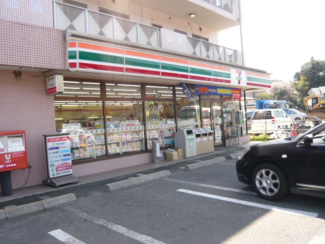 コンビニ　セブンイレブン（コンビニ）まで648m