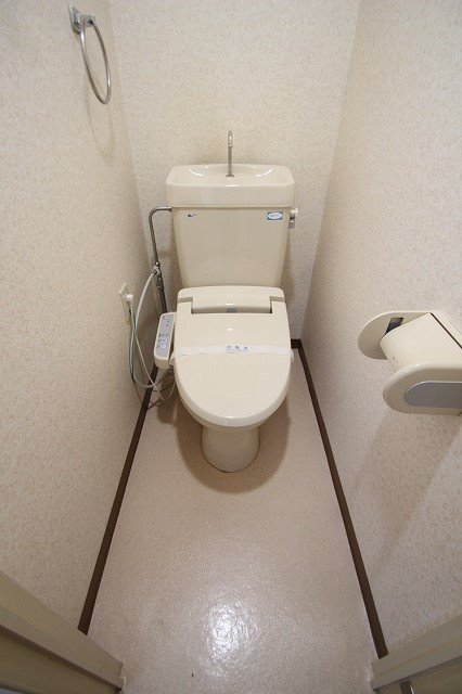 トイレ　同物件別号室の写真です。