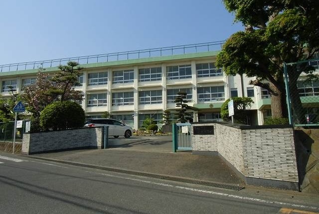 小学校　岡崎小学校（小学校）まで750m