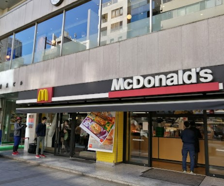 飲食店　マクドナルド大門店（飲食店）まで133m