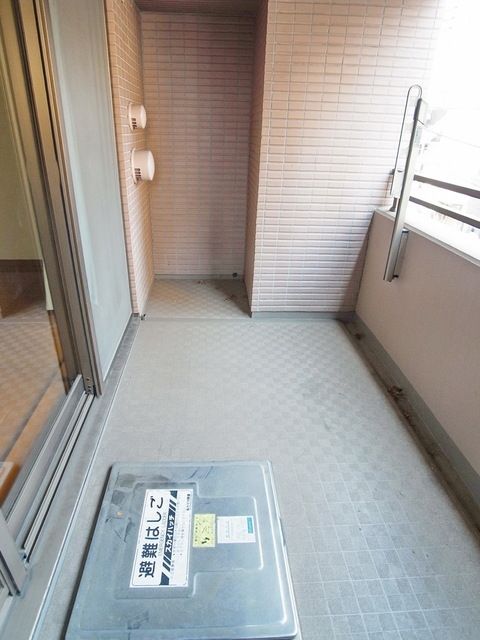 バルコニー　同建物・同間取りの別のお部屋のイメージです。