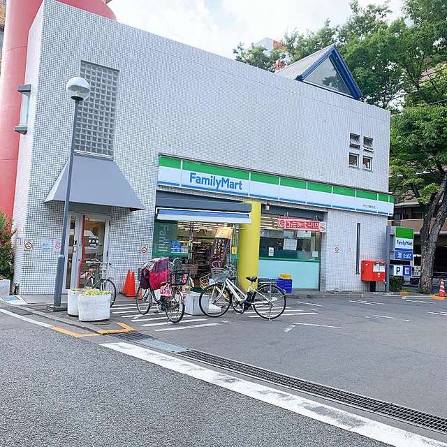 コンビニ　ファミリーマート芦花公園駅北店（コンビニ）まで232m