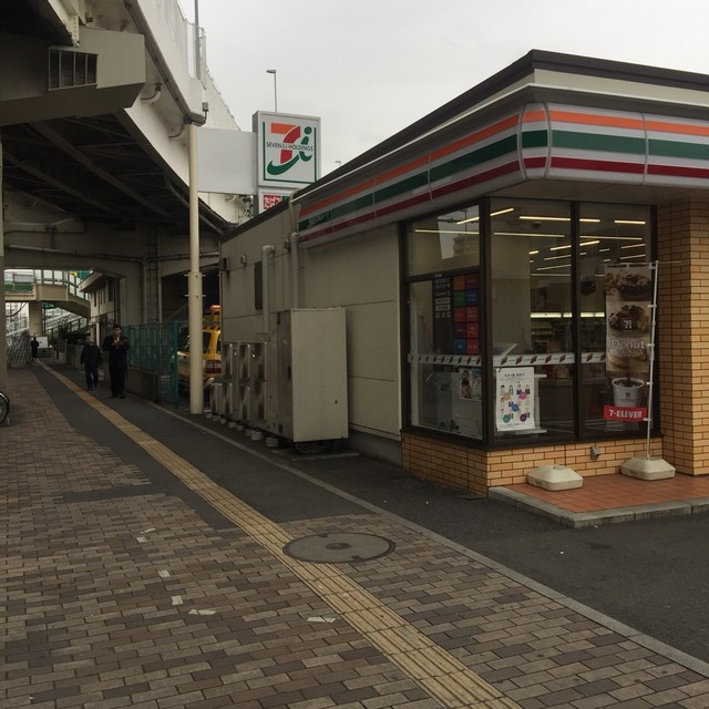 コンビニ　セブンイレブン横浜神奈川2丁目店（コンビニ）まで243m