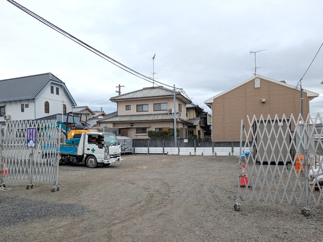 駐車場　建築中
