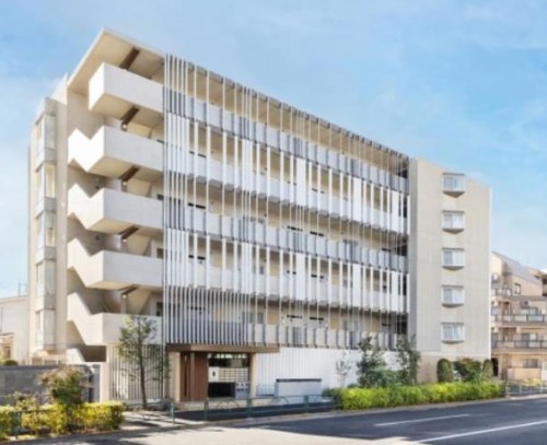 建物外観　鉄筋コンクリート造のがっちりとした建物。