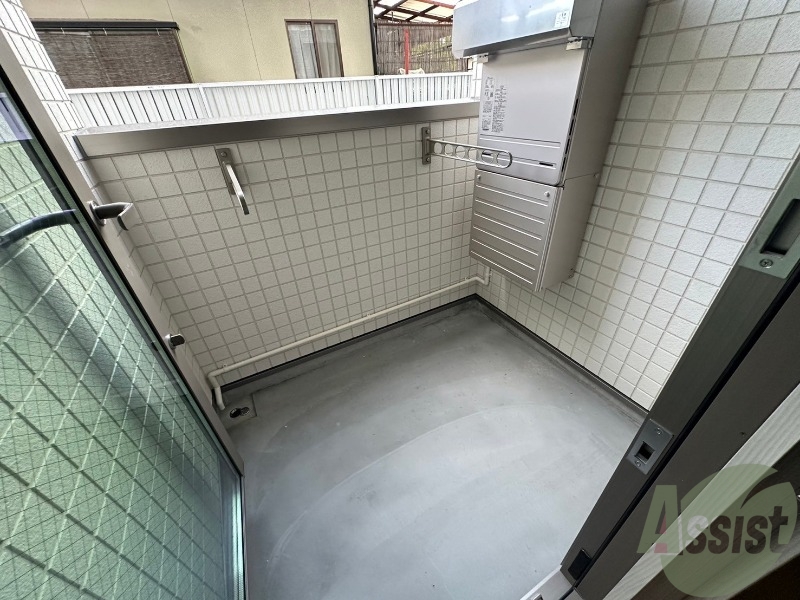 バルコニー　バルコニーはこんな感じです。広い空間ですね