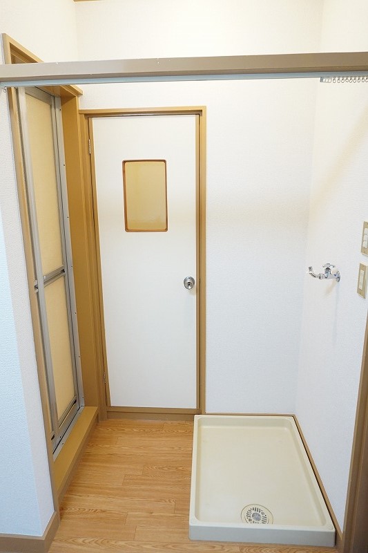 その他部屋・スペース　キッチンの目の前には洗濯機置場がございます