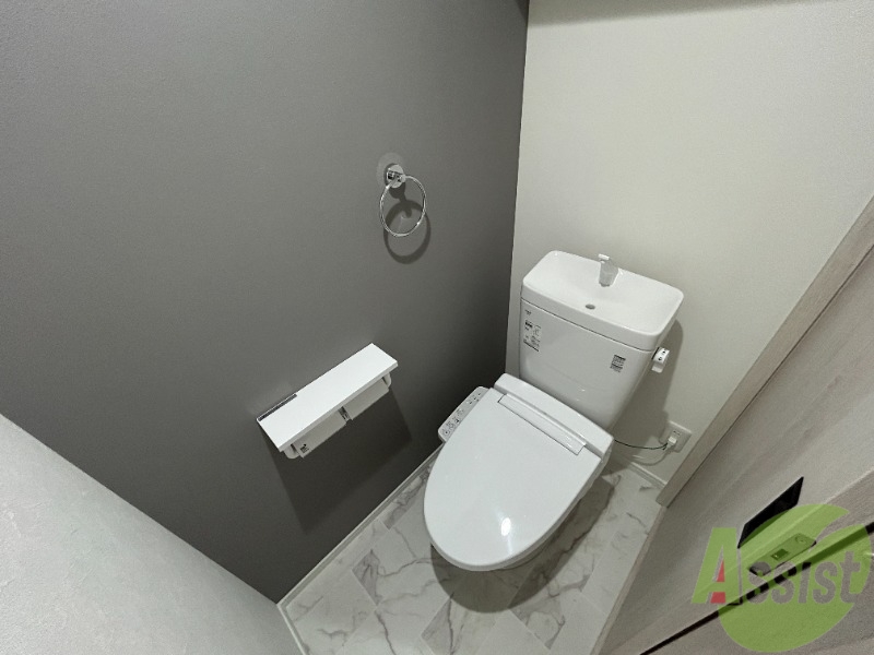 トイレ　トイレはウォシュレット機能付きです。安心して使用できますね。