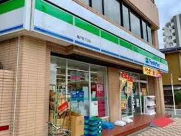 コンビニ　ファミリーマート 亀戸四丁目店（コンビニ）まで60m
