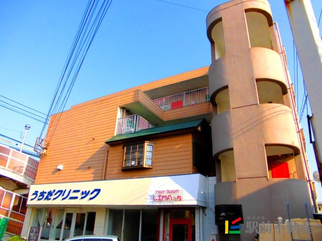 建物外観　カラフルな色使いの建物☆