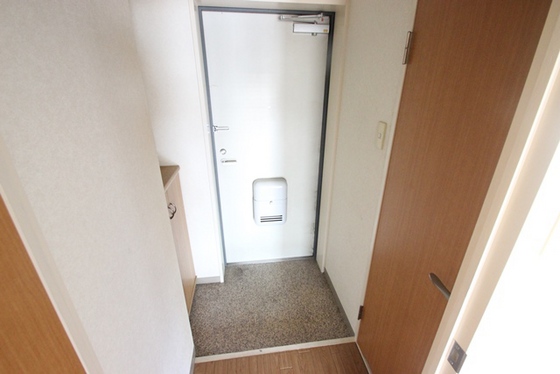 玄関　※別部屋の写真です