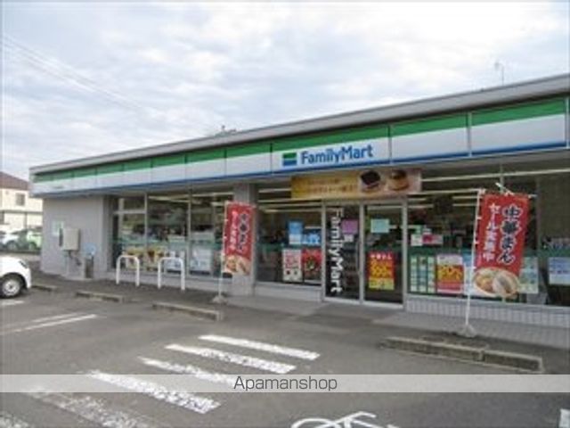 コンビニ　ファミリーマート（コンビニ）まで881m