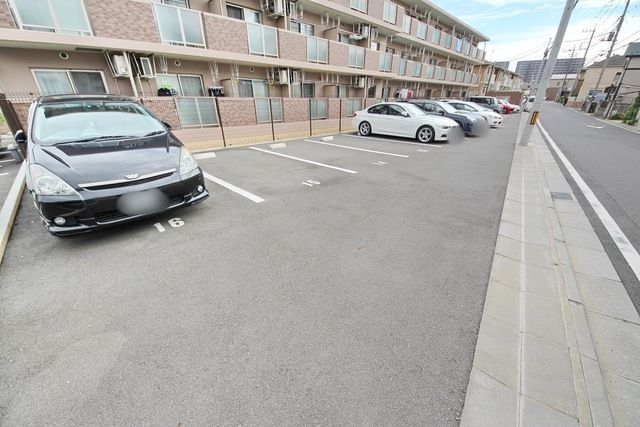 駐車場　敷地内駐車場