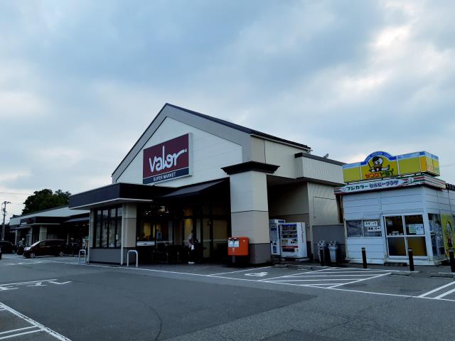 スーパー　バロー金沢元町店（スーパー）まで695m