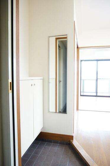 玄関　別室の写真につき現況優先