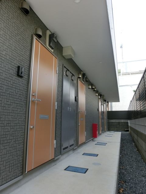 エントランス　玄関へのアプローチ