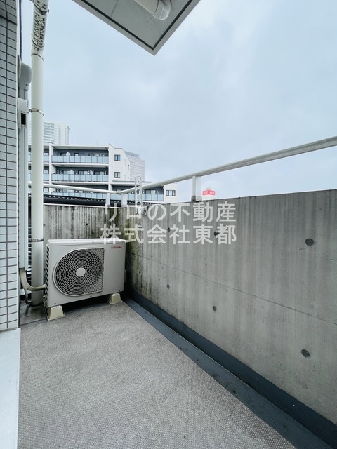バルコニー　バルコニーがあるので洗濯物を太陽の下で干すことができます♪