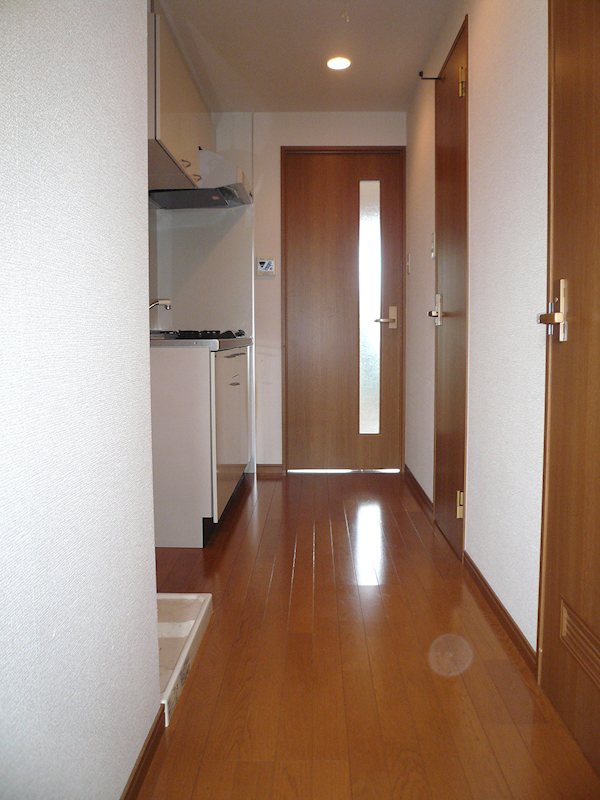 玄関　室内写真は別号室の参考写真です