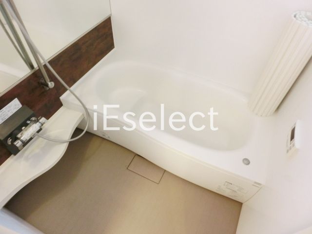バス・シャワールーム　ゆったりとした一坪の浴室は魅力的です