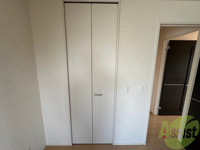 収納　寝室にはクローゼットも完備、荷物が多い方も安心。