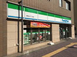 コンビニ　ファミリーマート本駒込六丁目店（コンビニ）まで103m