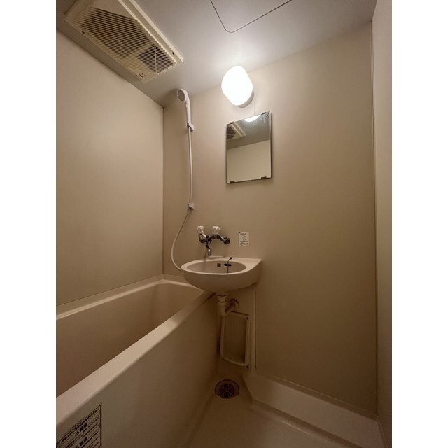 バス・シャワールーム　別部屋のお写真です。