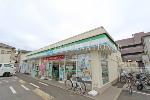 コンビニ　ファミリーマート新川吉祥寺通り店（コンビニ）まで526m