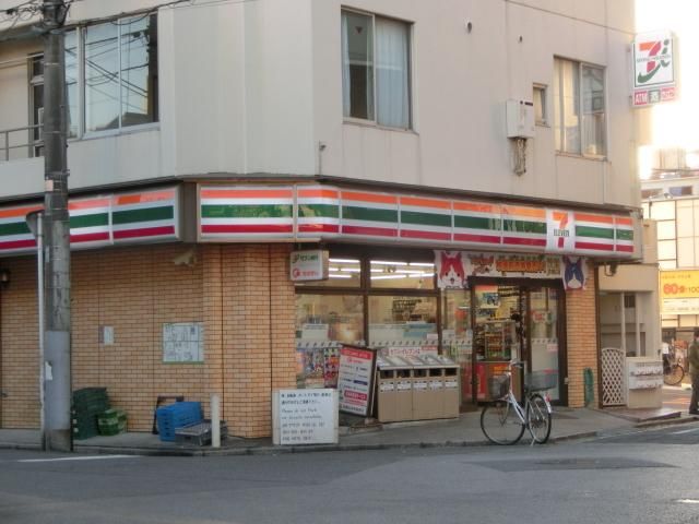 コンビニ　セブンイレブン（コンビニ）まで607m
