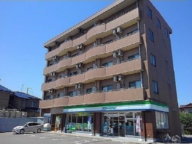コンビニ　ファミリーマート茨島四丁目店（コンビニ）まで500m