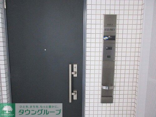 玄関　玄関　※内装前