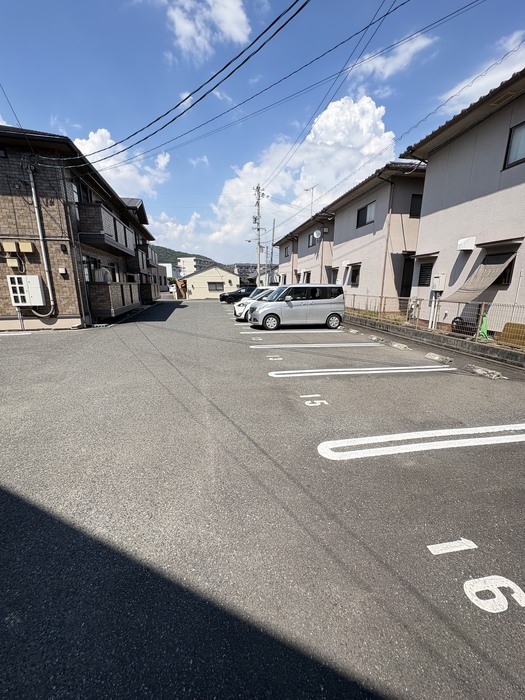 駐車場　車をお持ちの方に嬉しい駐車場付きの物件です