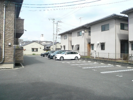 駐車場　車をお持ちの方に嬉しい駐車場付きの物件です
