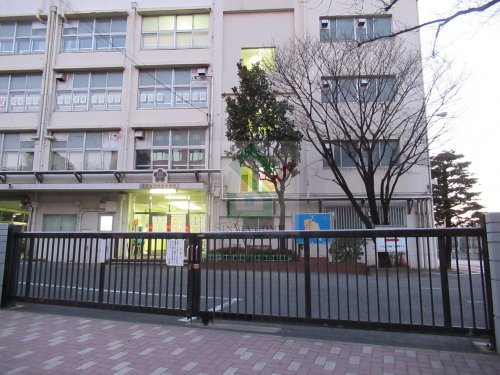 中学校　東京都練馬区立大泉中学校（中学校）まで70m
