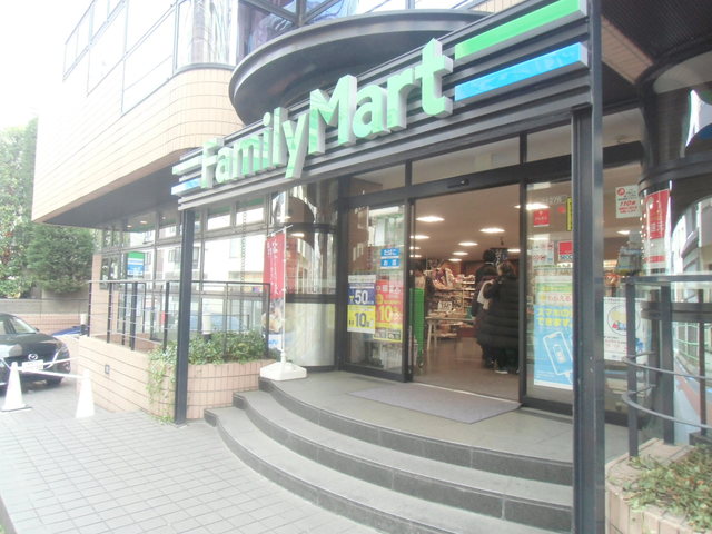 コンビニ　ファミリーマート南青山四丁目店（コンビニ）まで173m