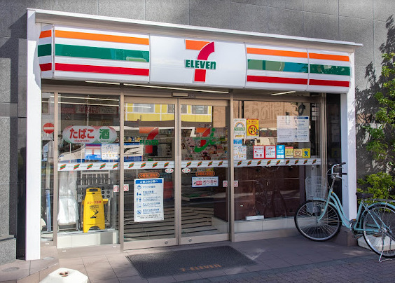 コンビニ　セブンイレブン 中野坂上駅南店（コンビニ）まで623m