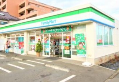 コンビニ　ファミリーマート 八王子並木町店（コンビニ）まで62m