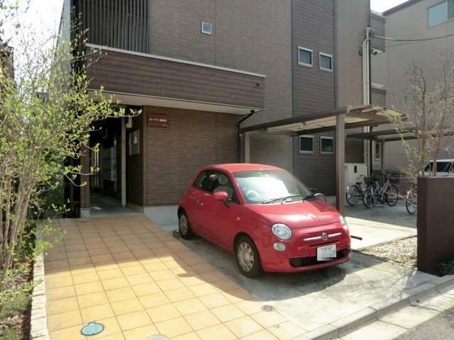 エントランス　★建物エントランスの画像・敷地内駐車場は現在満車です★